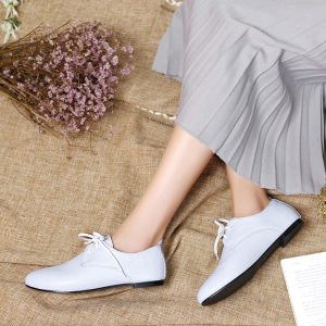 Fashion Flat Shoes for Kids and Teens Lace-Up Round Toe