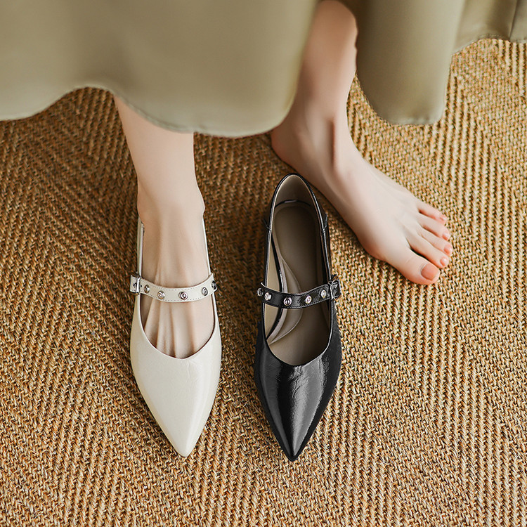 Women's Vintage Pointed Toe Chunky Mid Heel Beaded Woven Flat Shoes - Image 3